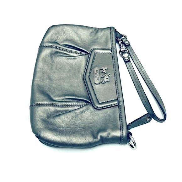 COACH MADISON LEATHER LARGE CAPACITY WRISTLET - Picture 9 of 9